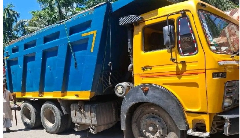 কোম্পানীগঞ্জে ওভার লোডেড বালুবাহী ১২ ট্রাক চালকের জরিমানা 